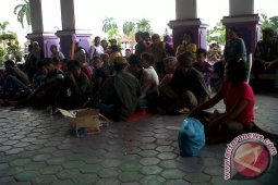 Demo karyawan