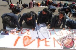 Gelombang demo pendidikan