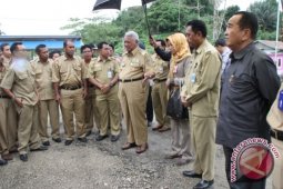 Awang Minta Camat Tuntaskan Perekaman e-KTP