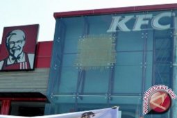 Setelan Putih KFC Rencana Akan Dilelang