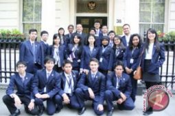 21 Siswa Harumkan Nama Indonesia di Inggris