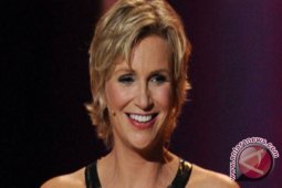 Bintang Glee Jane Lynch akan bercerai dari Lara