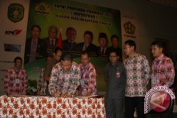 Dinas PU dan Kadin Kaltim Tandatangani MoU