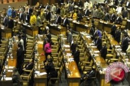 Rapat Paripurna Sahkan UU APBN-P 2013