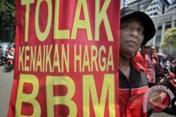 Mahasiswa Samarinda Blokir Jalan Selama Enam Jam