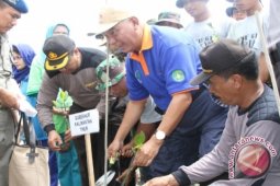 One Man Five Trees Capai 67.768.093 Pohon
