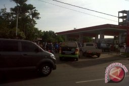 Antrean Panjang di Sejumlah SPBU Pontianak