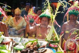 Prosesi Menjamu Benua Menjelang Erau