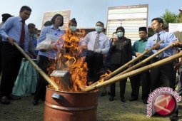 Polres Penajam  Musnahkan 17 Poket Shabu