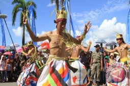 Kirab Budaya Dipadati  Penonton