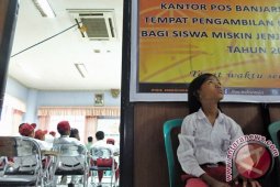 ANTRI BEASISWA