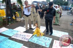 Guru honorer Depok tuntut kejelasan status