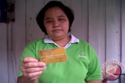 Menkokesra Serahkan KPS Warga Pontianak