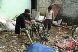 Warga Bogor ciptakan mesin sosot karet ban