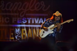 Aksi Gugun Shelter Blues