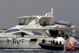Kapal Penumpang Kandas di Muara Jungkat