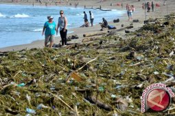Sampah menjadi persoalan serius di destinasi NTB