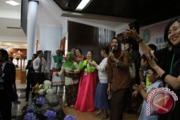 Anggota CIOFF Ikut Berjoget