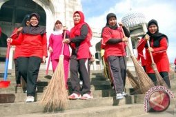 Warga Pangkalpinang Sambut Ramadhan Bersihkan Masjid