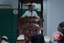 Malam Pertama Ramadhan, Sutarmidji Tarawih di Masjid Mujahidin