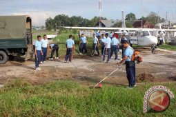 Anggota Lanud Peduli Lingkungan