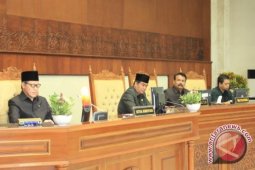 Tiga Pansus Diberi Waktu Tiga Bulan