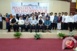 Pelajar Ikuti Pesantren Kewirausahaan