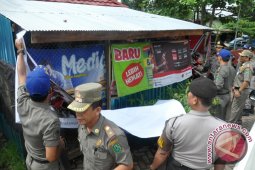 Delapan Pemilik Warung "Sakadup" Diseret Ke Pengadilan