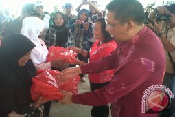 48 Paket Sembako Dijual Murah Pada Dhuafa