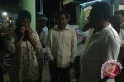 Bupati Muda Kembali Bagikan Gigi Palsu
