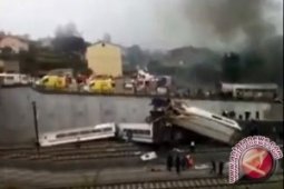 Kecelakaan kereta di Spanyol tewaskan lebih 77 orang
