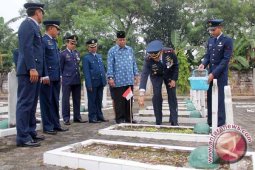 Lanud Ziarah Makam Pahlawan