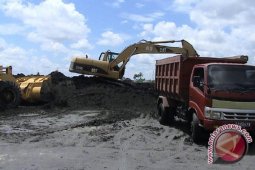 Legislator Supports Plan To Cancel Hundreds Of Mining Licenses