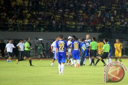 PERSIB LAKUKAN PROTES