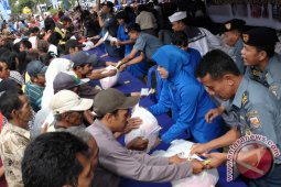 Lanal Bagikan Sembako