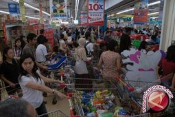 Pusat Perbelanjaan Di Bekasi Dipadati Pengunjung