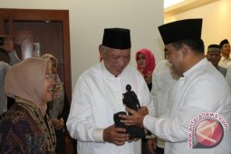 Awang, Intelektual dan Leader