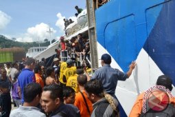 Seorang Pemudik Sempat Terjatuh Di Sungai Mahakam