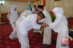 Warga padati "open house" gubernur dan wagub