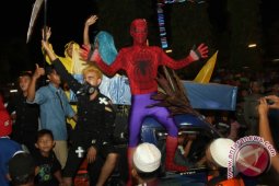 "Spiderman" Semarakan Gema Takbir Banjarmasin