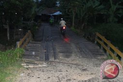65 Jembatan Tua Berkontruksi Ulin Diperbaiki