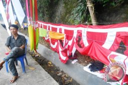 Arti `Merdeka` Bagi Penjual Bendera