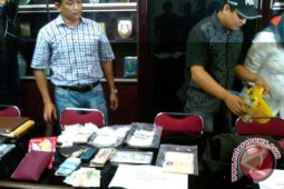 Polda Kalbar Tangkap Warga Malaysia Bawa Ribuan Ekstasi