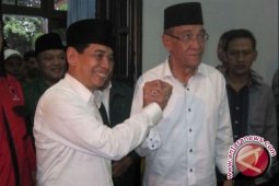 Banyak Warga Sukarela Pasang Spanduk Farid-Sofyan