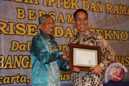 Kaltim Terima Anugerah Pelopor Penguatan SIDa