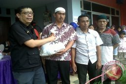 Artha Graha beri sembako murah warga Depok