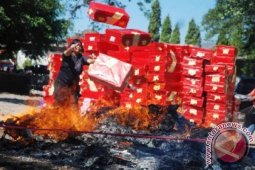Bakar Uang di Depan Vihara