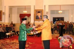 Lapsus -  PENGHARGAAN PRESIDEN