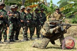 Prajurit Korps Marinir Latihan Menembak
