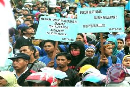 Buruh Pontianak Tuntut Upah Minimal Rp2 Juta
